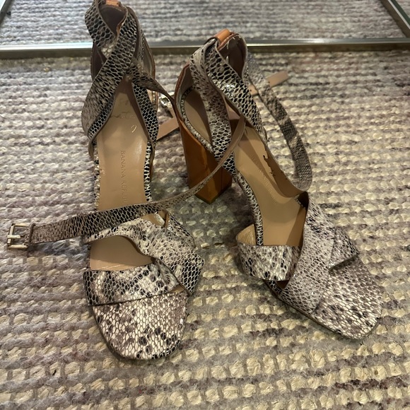 Banana Republic Shoes - Banana Republic 7.5 Snake Wrap Heel
